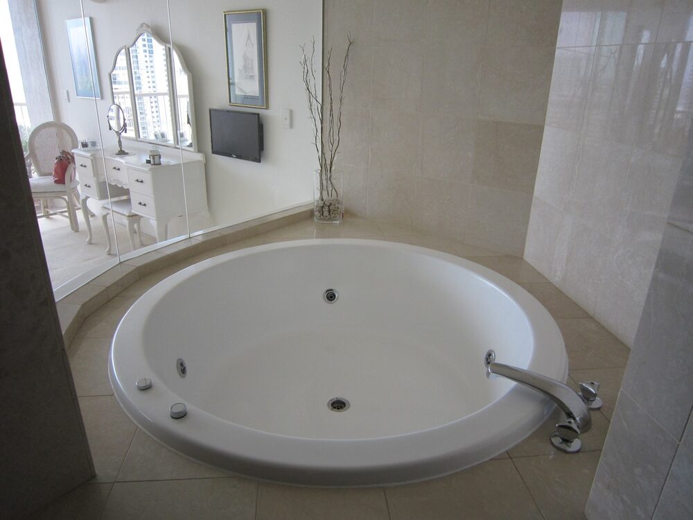 Bath after resurfacing by Ultraglaze
